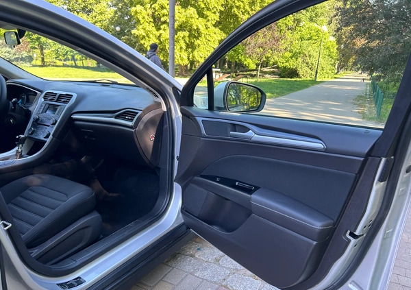 Ford Mondeo cena 49999 przebieg: 177020, rok produkcji 2017 z Warszawa małe 596